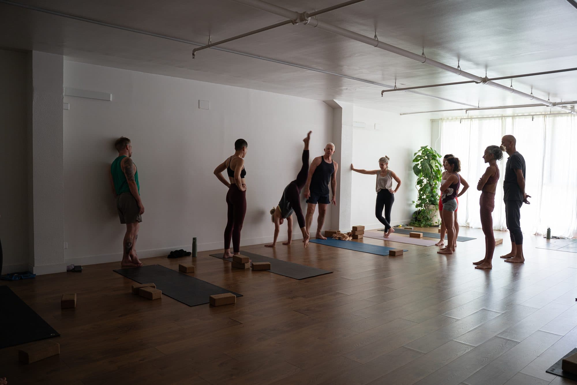 Lotta leading a workshop, students standing in a row